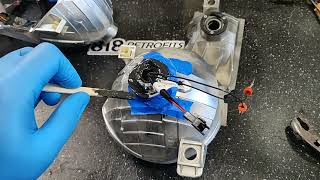 Biled projector threaded shaft installation in an h11 headlight [upl. by Aliahs466]