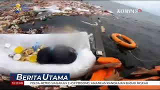 Kapal Dihantam Ombak Sembako Berhamburan di Laut [upl. by Sedecram]