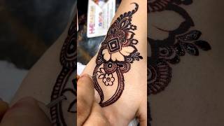 Khushbo tere Shehar Di ✨🫶🏻 hassanmehndiexpert mehndi hennatattoo henna hennadesign [upl. by Clementius]