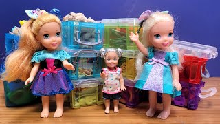 Packing  Elsa amp Anna toddlers are moving again  Barbie dolls [upl. by Atiuqad835]