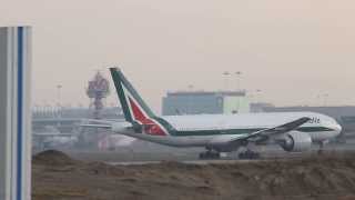 BOEING 777 ALITALIA TAKEOFF DECOLLO ROMA FIUMICINO 22122013 HD [upl. by Kerrie944]