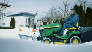 John Deere X350R Rasentraktor im WinterEinsatz mit Schneeschild bei ORTH Landtechnik [upl. by Boot]