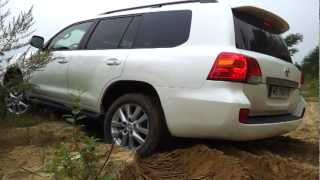 Toyota Land Cruiser V8 2012 Turn Assist [upl. by Eidderf209]