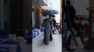 Tibetan sisters walking on the streets of Litang are more fashionable Tibetan culture Chunxi R [upl. by Jensen]