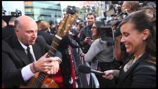 2013 AMA Red Carpet  Kevin OLeary Jams amp Folds his Fender VoyageAir [upl. by Hploda]