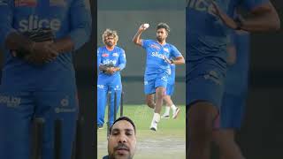 Malinga Yorker gend fenkana sikha rahe hain  shorts cricket ipl malinga [upl. by Tynan]