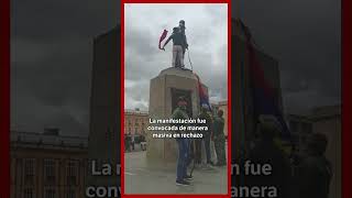 Veteranos rasgan bandera de la Guardia Indígena  El Espectador [upl. by Ron]