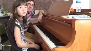 improvisation piano 4 mains quotLa montre à lheurequot Emmanuelle [upl. by Sidoeht]