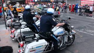 HARLEYDAVIDSON POLICE  TIMES SQUARE NewYork City [upl. by Nwahsyar]