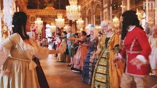 Voyage dans le temps à lépoque de Louis XIV pour Les Fêtes Galantes à Versailles  RTL  RTL [upl. by Laemsi]