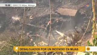 Desalojados por un incendio en Mijas [upl. by Ahsennod]