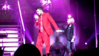 Peter andre  singing to a little girl  St georges hall Bradford on 24310 [upl. by Ludovick]