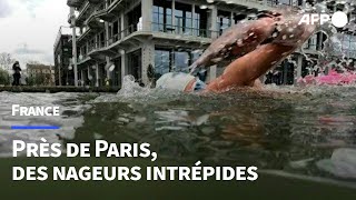 Nager dans la Seine  Des pionniers profitent déjà de la nage en eau libre près de Paris  AFP [upl. by Sualokcin]