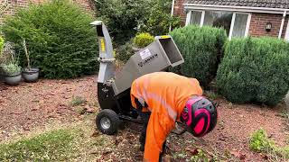 Jansen 1500e wood chipper arborist woodchipper [upl. by Eisdnil60]