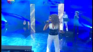 Hadise  Deli Oğlan Show TV 2012 Yılbaşı Konseri [upl. by Akienom]