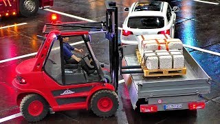 INCREDIBLE NICE RC FUNKTIONALITY MODEL FORKLIFT LOADING CAR TRAILERS [upl. by Dorrie493]