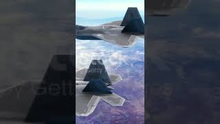 F22 Raptor vs F35 Battle of the Skies fighterjets militarytech aviation [upl. by Tezile965]