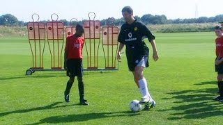 Roy Keane Teaches 12 Year Old Danny Welbeck How To Shield The Ball In 2003 [upl. by Anyel]