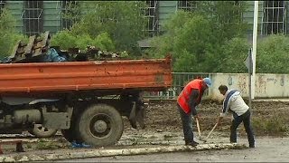 Gesto de los serbokosovares en Mitrovica [upl. by Pillihpnhoj269]