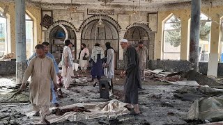 Afghanistan Über 40 Tote bei Angriff auf Moschee in Kundus  ISMiliz bekennt sich [upl. by Alameda]