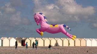 Festival de cerfsvolants de CayeuxsurMer en images [upl. by Afra504]