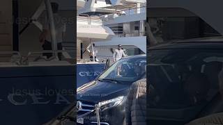 When Conor McGregor stepped off the yacht to greet his fans mcgregor yatch fans [upl. by Zingg]