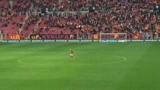 Wesley Sneijder leads Galatasaray fans in amazing celebration [upl. by Mendes]