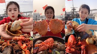 Female fishermen eat large scallops conch squid pipa shrimpyummy eatingshow seafoodboil [upl. by Eoz]