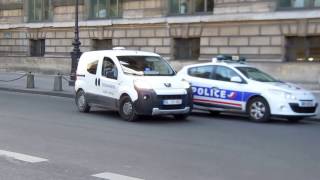 Peugeot Bipper Cynophile de la Gendarmerie a Paris [upl. by Enilrad]