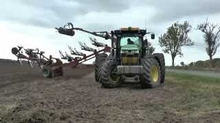 Ploughing in 2015 with a John Deere 7215R and 7 furrow Kverneland plow outside Rome in October 201 [upl. by Jovia]