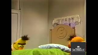 Epi y Blas  Blas hace la cama  Los Teleñecos de Barrio Sésamo quotThe Muppetsquot quotSesame Streetquot [upl. by Guss]