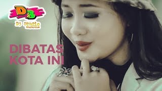 Dilla Novera  Dibatas Kota Ini [upl. by Gulgee]