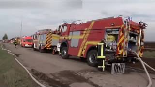 Moorbrand hält Feuerwehr in Atem  starker Wind erschwert die Arbeit [upl. by Nyltak]