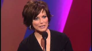 Martina McBride Country Female Artist  30th AMA 2003 [upl. by Redliw]