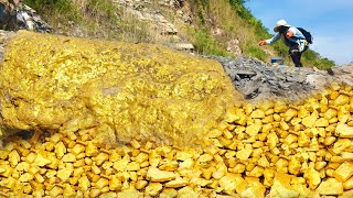 OMG Lucky Lucky Day Mining Gold  Finding and digging gold [upl. by Gnep]