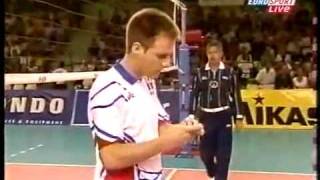 newsbombgr  Ο Rémi Gaillard σε αγώνα volley της Ελλάδας [upl. by Elicec]