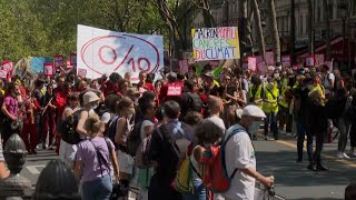 Marche pour le climat  des milliers de manifestants partout en France [upl. by Ariuqahs]