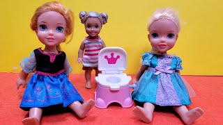 Potty training  Elsa amp Anna toddlers  Barbie dolls [upl. by Reifinnej]