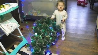 Le premier arbre de Noël du bébé mignon échoue [upl. by Friend]