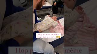 Séance d’ostéopathie pour ce beau bébé de 2 mois qui est venue avec une tenue trop mignonne [upl. by Anett]