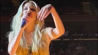 Kelsea Ballerini  “OPENING  TALKS TO CROWD” Madison Square Garden NYC  102924 [upl. by Gazo325]