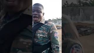 HAITIANO AMENASANDO LOS POLICIA [upl. by Absalom302]