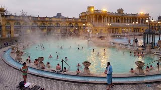 Magnifique Bagnade en plein hiver et en plein air dans les thermes bains à Budapest [upl. by Lleval272]