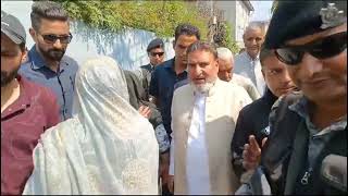 Apni Party President Syed Mohd Altaf Bukhari cast his vote inthe polling station at Mallinson School [upl. by Katushka990]