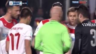 Insaurralde Punches NDinga PAOKOlympiakosReferee shows yellow Μπουκέτο Ινσαουράλντε σε Ντινγκά [upl. by Eamon186]