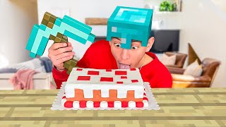 Mangio CIBO DI MINECRAFT nella VITA REALE per 24H [upl. by Abad]