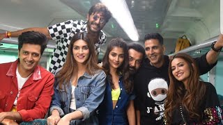 Akshay Kumar Kriti Sanon Bobby Deol Travel to Delhi on Special Housefull 4 Express Train [upl. by Lody536]