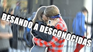 Beso o Cachetada  BESANDO A DESCONOCIDAS  AlexanderWTF [upl. by Wolsniw204]