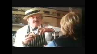 Classic Ads Fray Bentos starring Bernard Cribbins [upl. by Chute904]