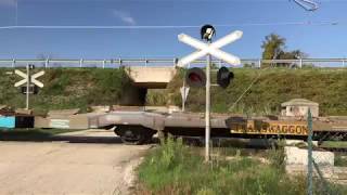 TRENI Il passaggio a livello senza barriere  Fossacesia HD [upl. by Aidua]